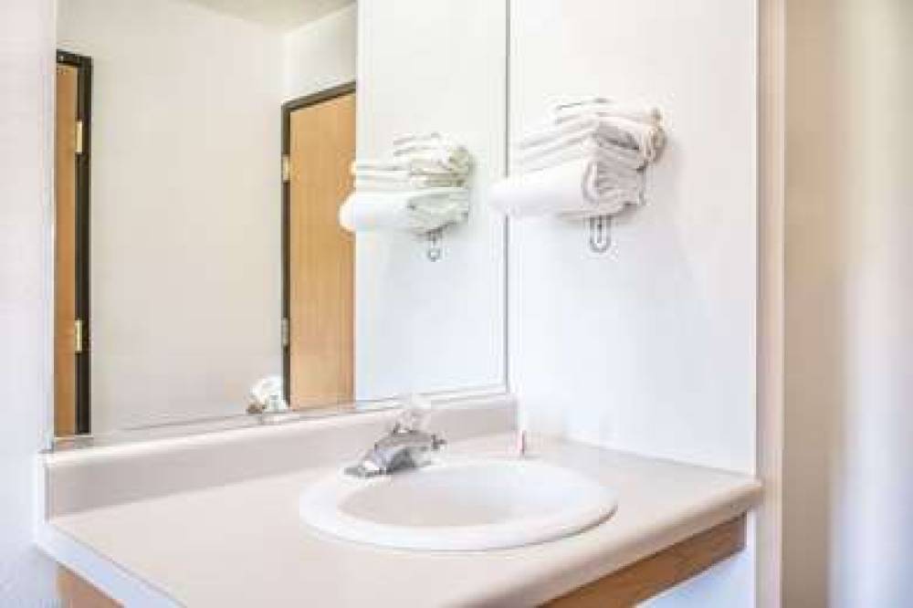 SUPER 8 BY WYNDHAM PHILLIPS 9
