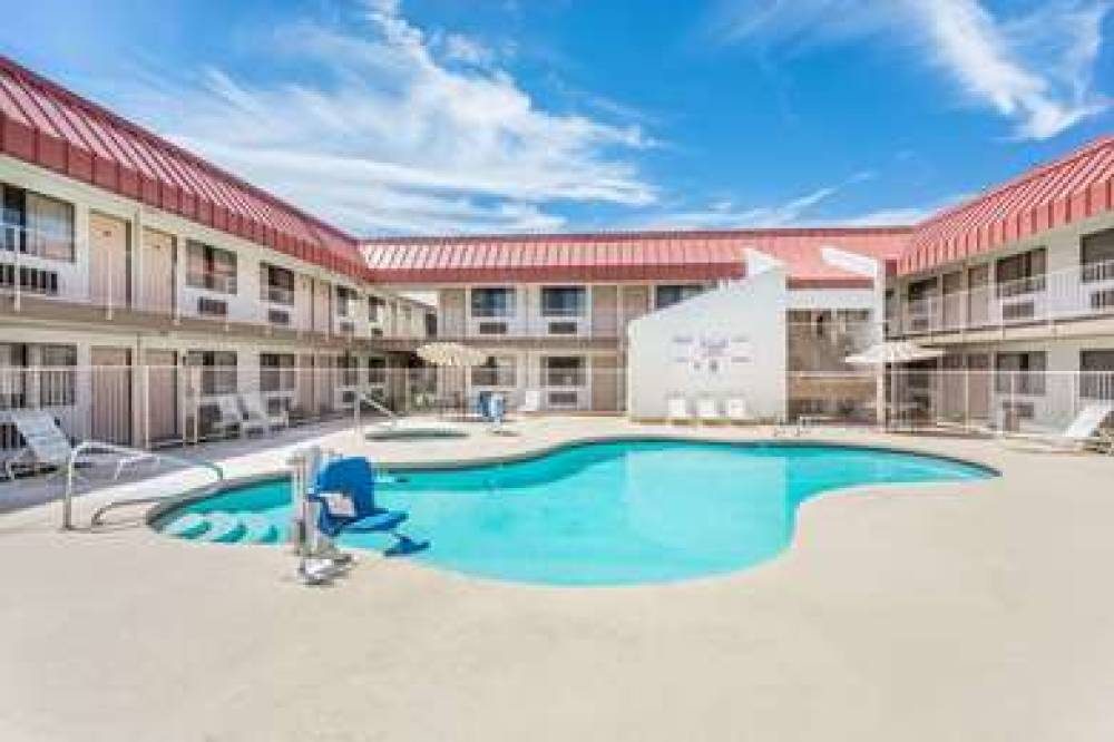 Super 8 By Wyndham Phoenix Metro North 3