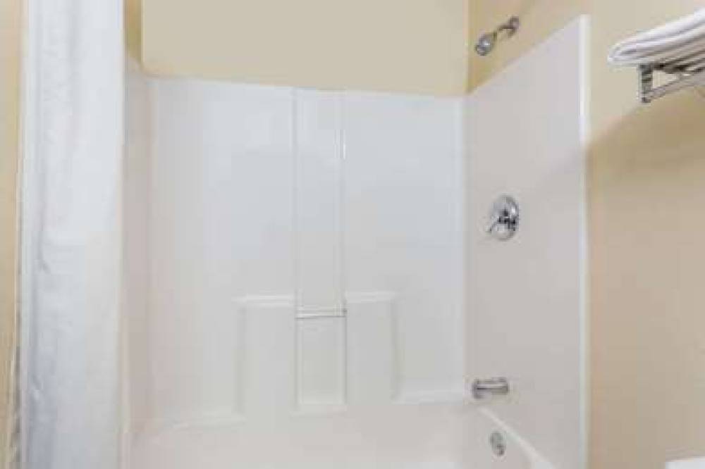 SUPER 8 BY WYNDHAM PIEDMONT GREENVI 1