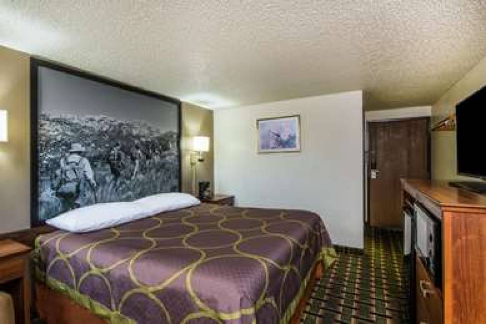 SUPER 8 BY WYNDHAM PUEBLO 10
