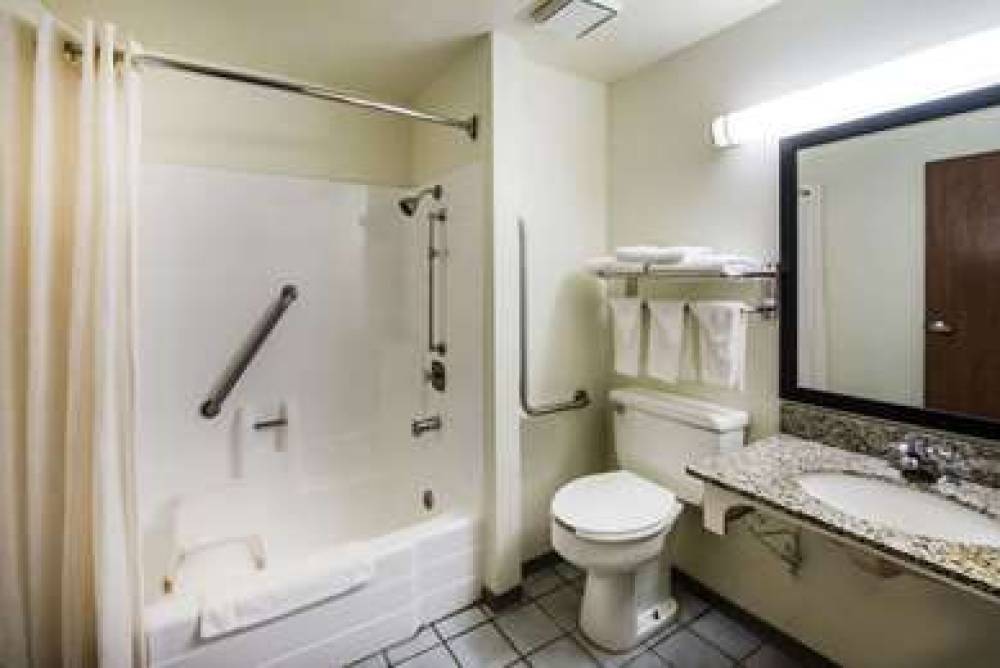 SUPER 8 BY WYNDHAM PUEBLO 4