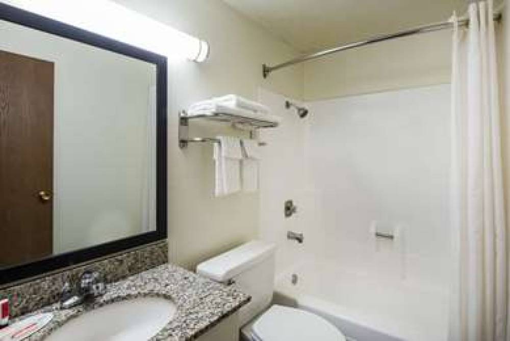 SUPER 8 BY WYNDHAM PUEBLO 3
