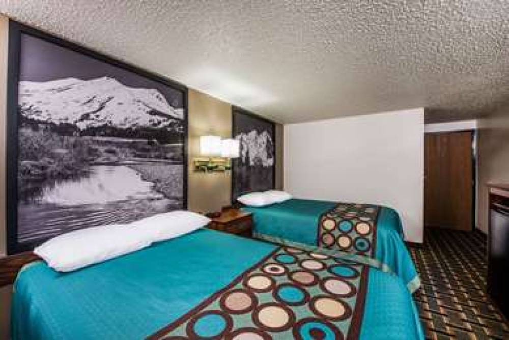 SUPER 8 BY WYNDHAM PUEBLO 5