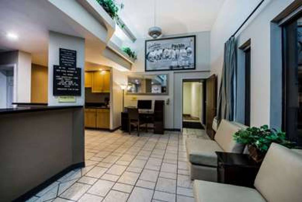 SUPER 8 BY WYNDHAM PUEBLO 7