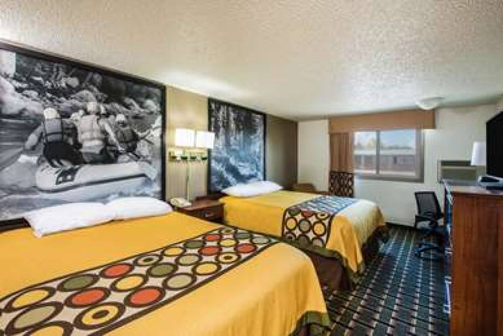 SUPER 8 BY WYNDHAM PUEBLO 6