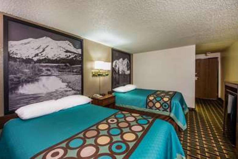 SUPER 8 BY WYNDHAM PUEBLO 9