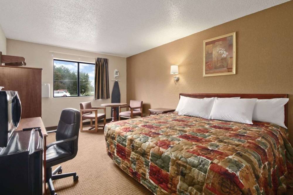 Super 8 By Wyndham Richmond Airport VA 2