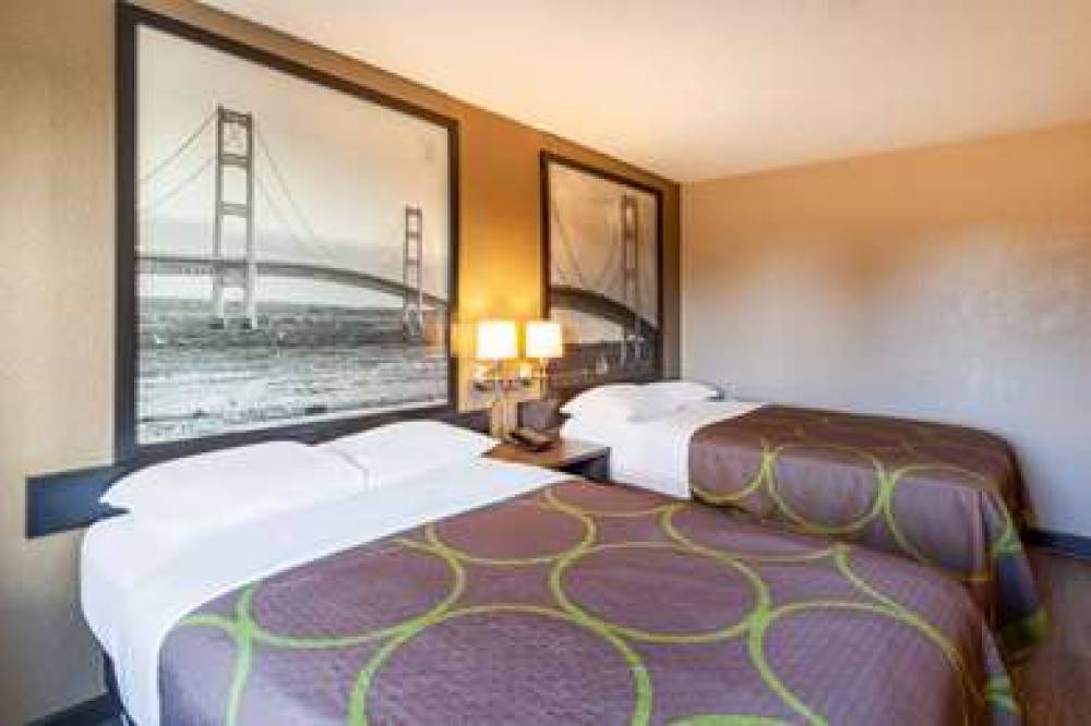 Super 8 By Wyndham Roseville/Detroit Area 9