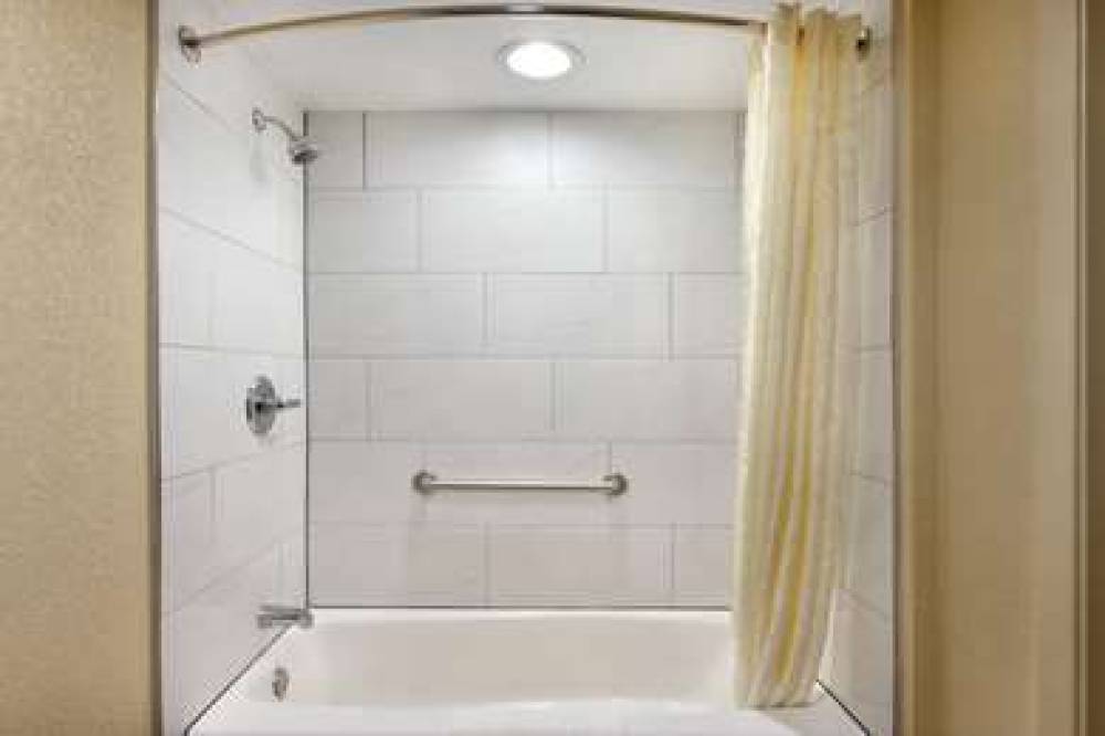 SUPER 8 BY WYNDHAM RUSTON 10