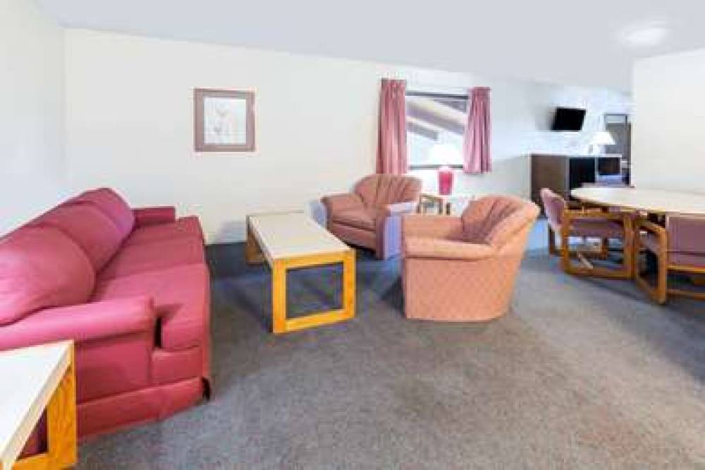 Super 8 By Wyndham Salem 7