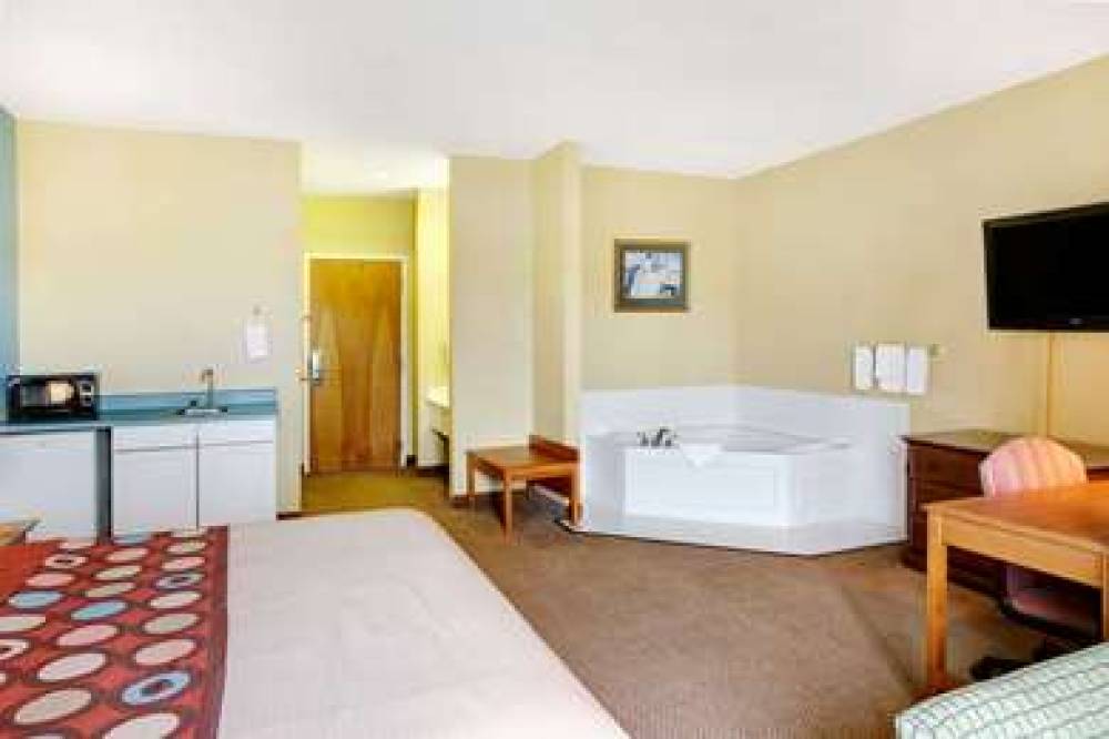 Super 8 By Wyndham Salisbury 10
