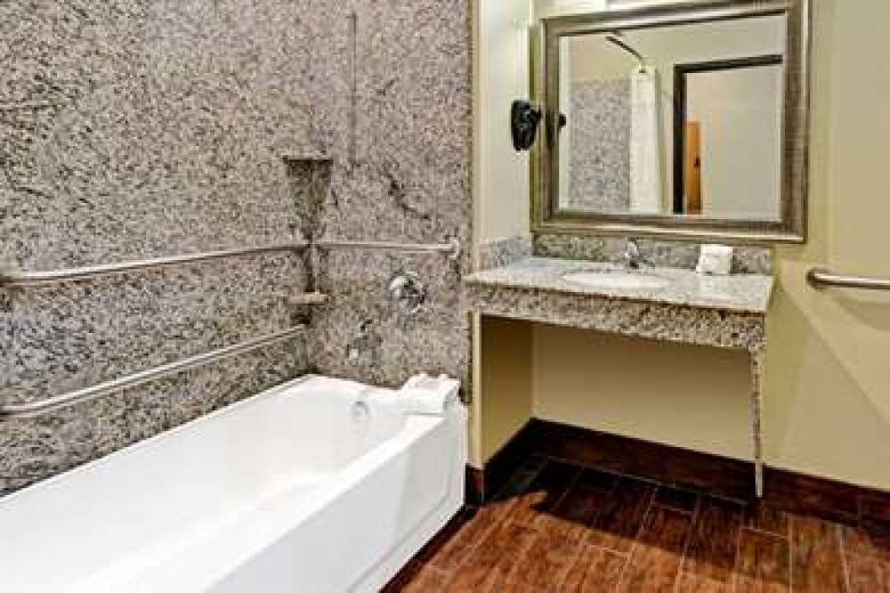 SUPER 8 BY WYNDHAM SAN ANTONIO/ALAM 8