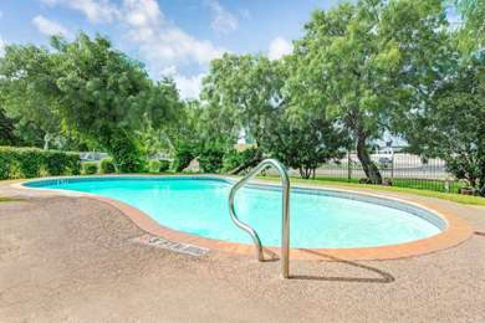 Super 8 By Wyndham San Antonio/Fiesta 6