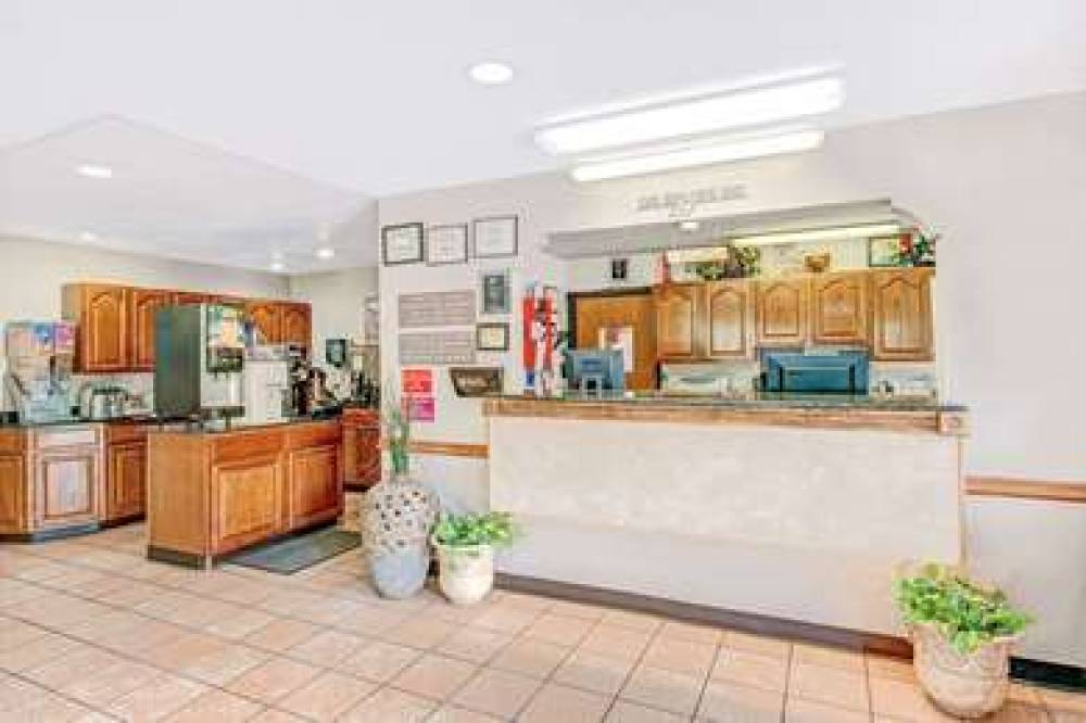 Super 8 By Wyndham San Antonio/Fiesta 5