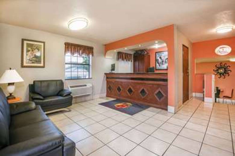 SUPER 8 BY WYNDHAM SAN ANTONIO/I-35 6