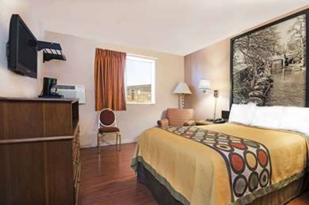 SUPER 8 BY WYNDHAM SAN ANTONIO/I-35 8