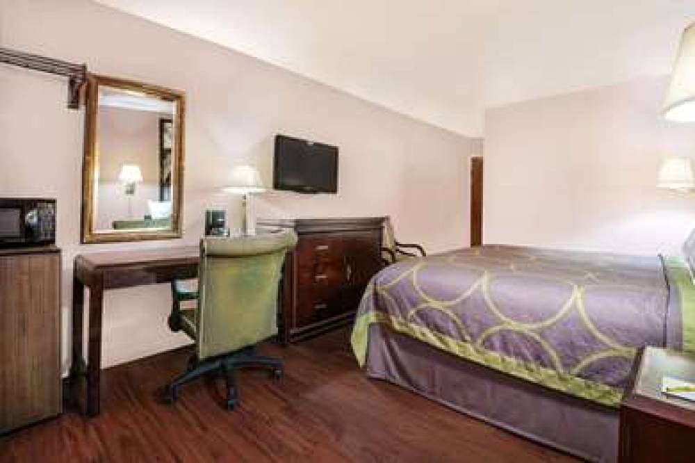 SUPER 8 BY WYNDHAM SAN ANTONIO/I-35 10