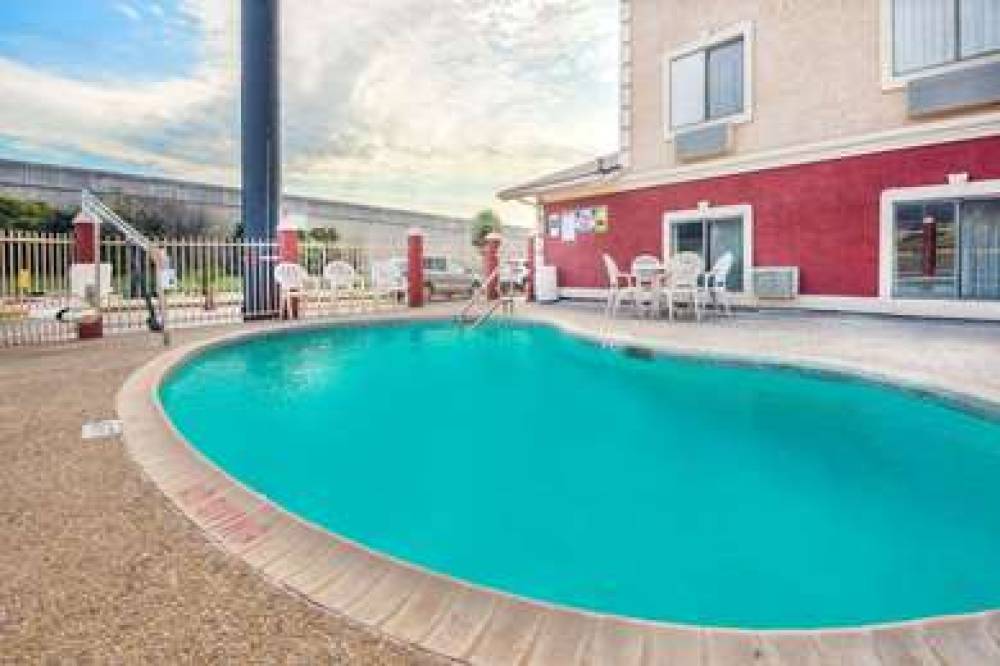 SUPER 8 BY WYNDHAM SAN ANTONIO/I-35 7