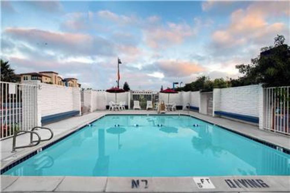SUPER 8 BY WYNDHAM SANTA CLARA 1