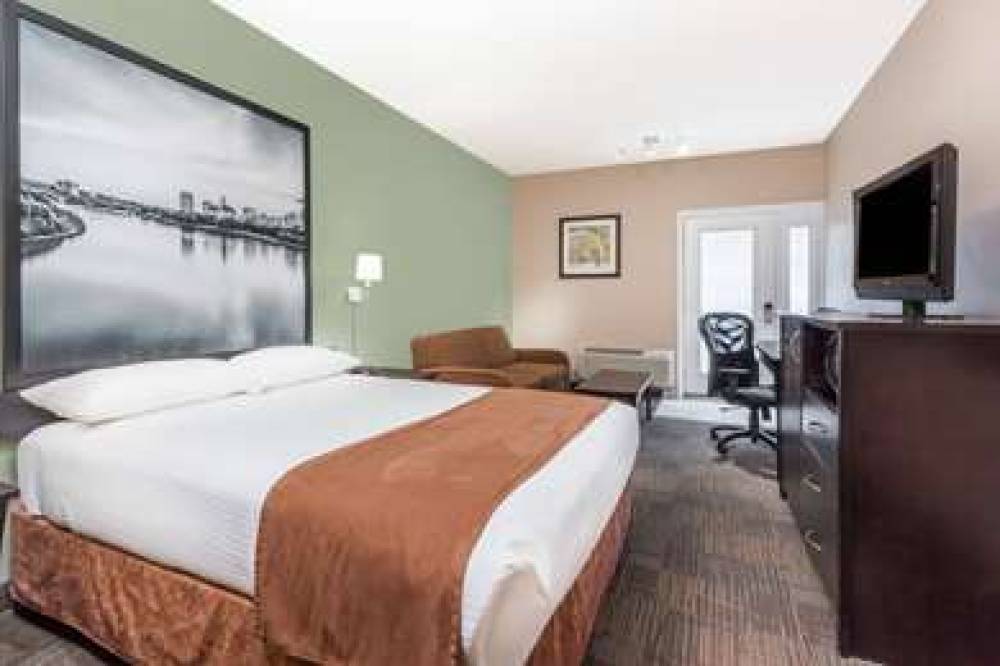 Super 8 By Wyndham Saskatoon Near Saskatoon Airport 9