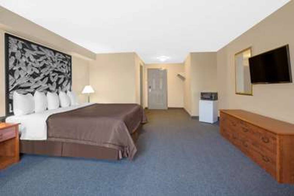 Super 8 By Wyndham Sault Ste Marie On 4