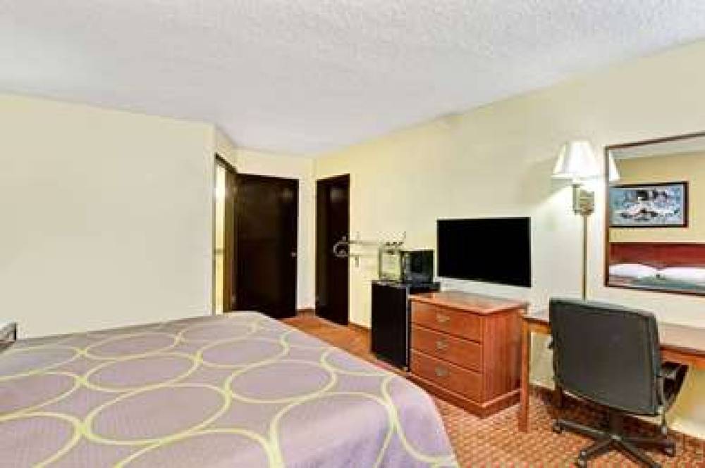 SUPER 8 BY WYNDHAM SHAWNEE 6