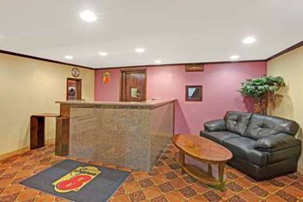 SUPER 8 BY WYNDHAM SHAWNEE 3