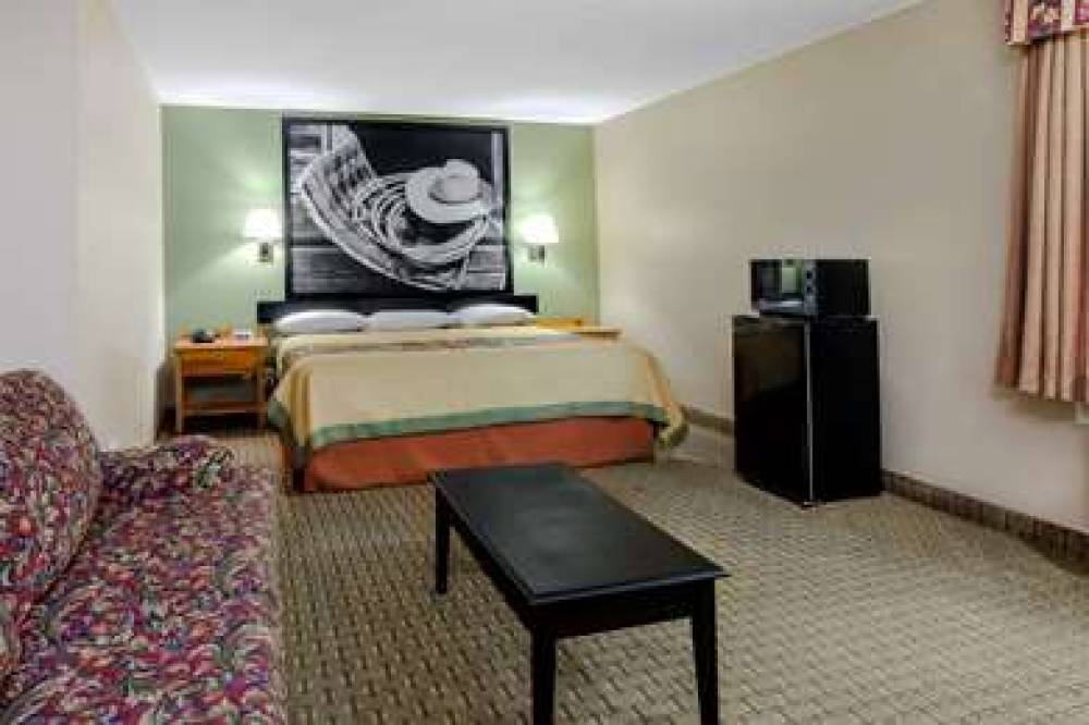 SUPER 8 BY WYNDHAM SHERMAN 3