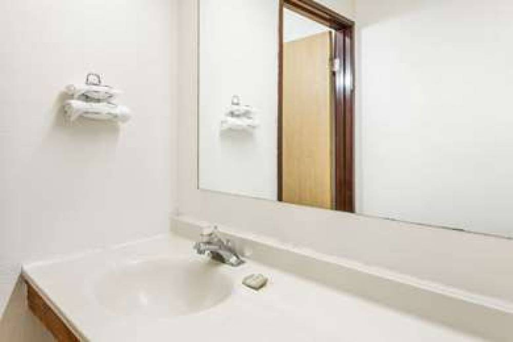 Super 8 By Wyndham Sterling Heights/Detroit Area 6
