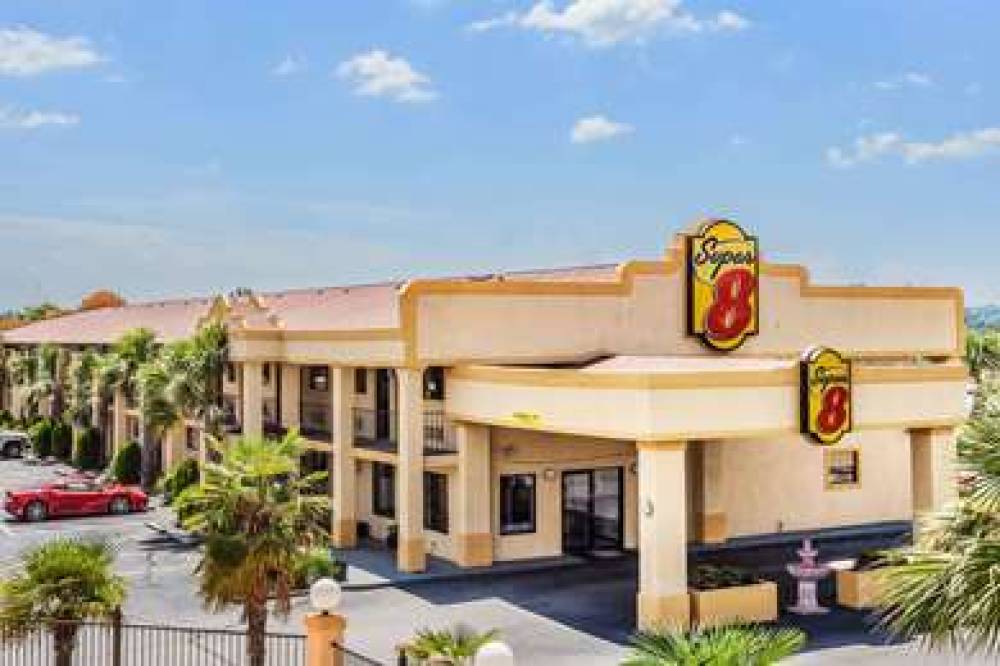 Super 8 By Wyndham Stockbridge 1