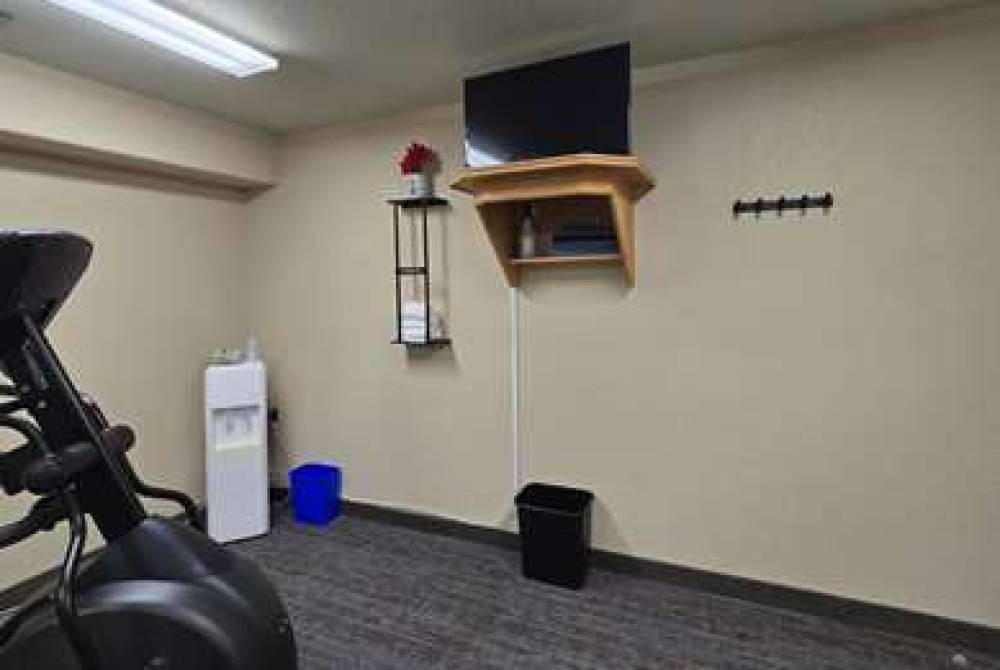 SUPER 8 BY WYNDHAM SWAN RIVER MB 2