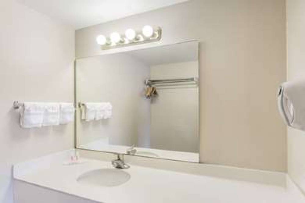 Super 8 By Wyndham Tempe/ASU/Airport 7