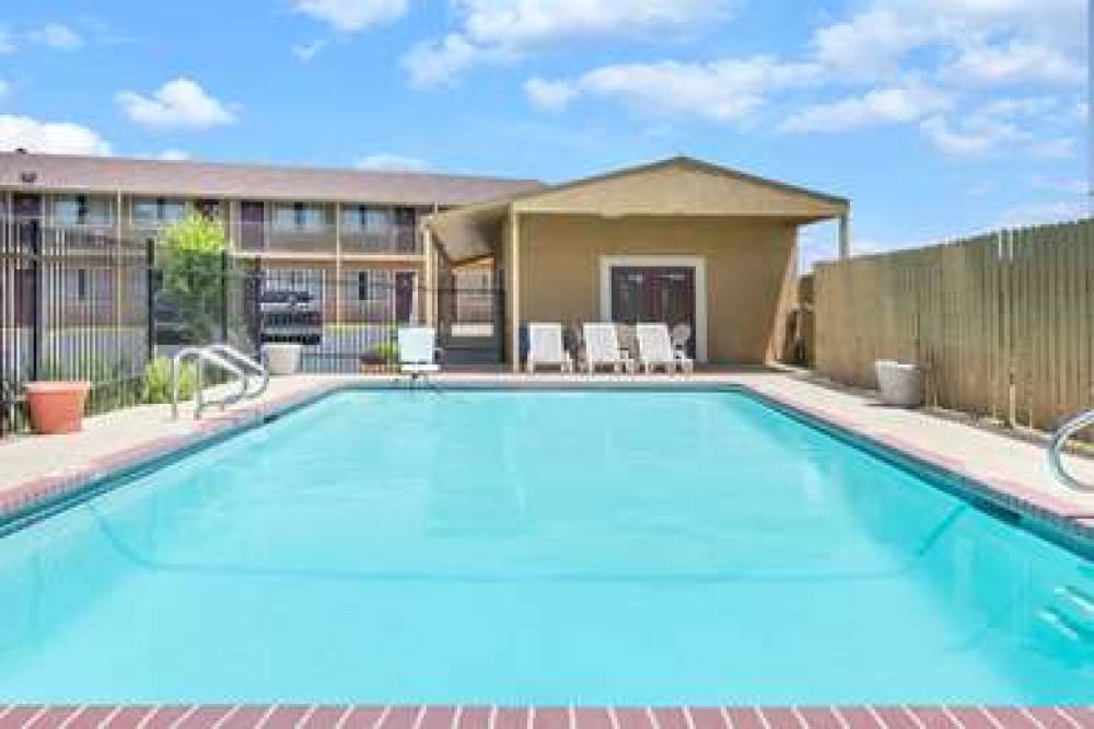 Super 8 By Wyndham Temple 5