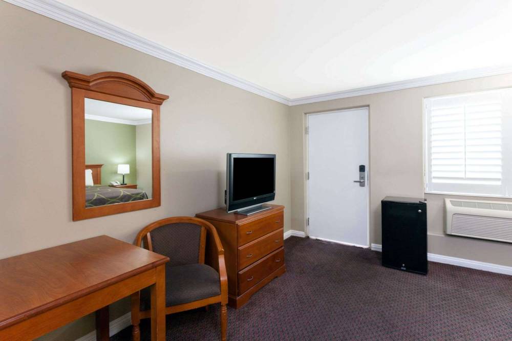 Super 8 By Wyndham Torrance LAX Airport Area 6