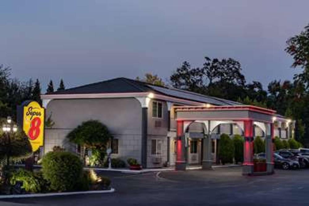 Super 8 By Wyndham Ukiah 4
