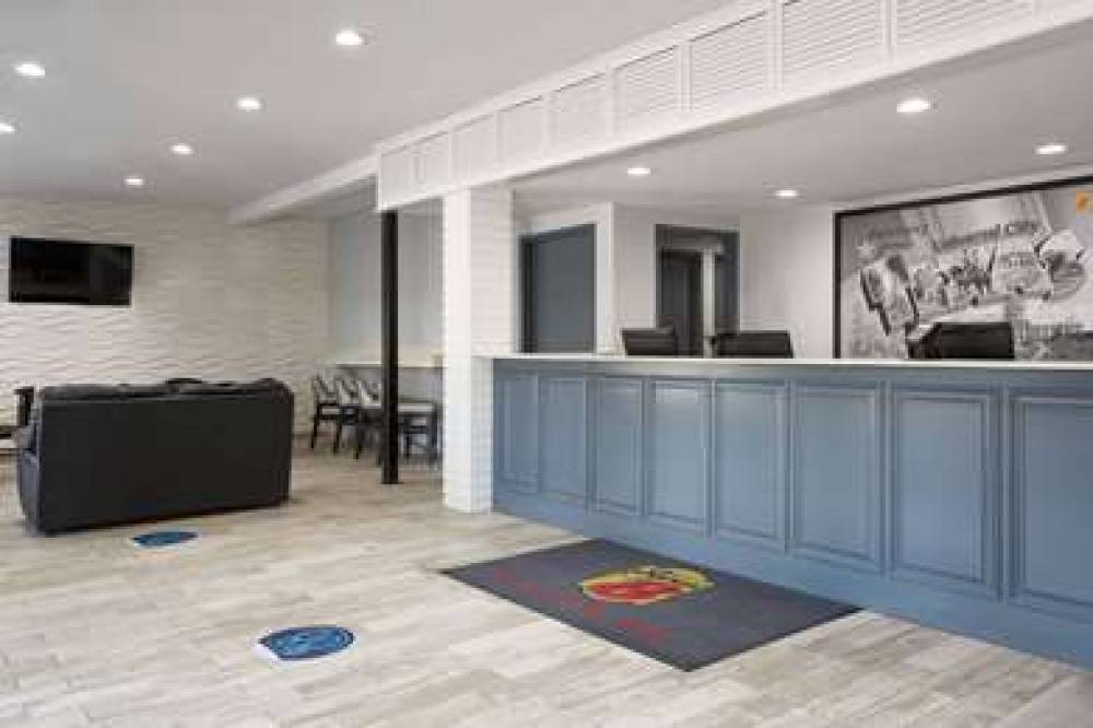 Super 8 By Wyndham Universal City 8