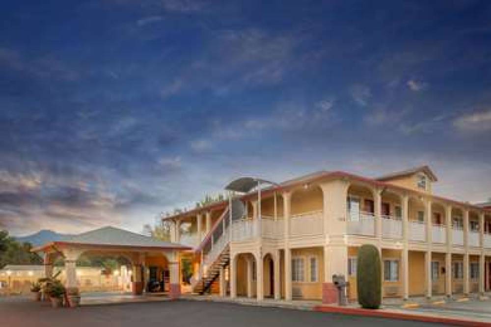 Super 8 By Wyndham Upper Lake