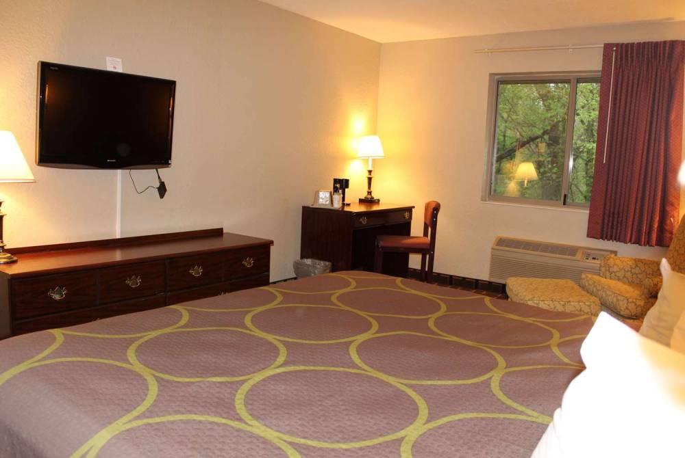 Super 8 By Wyndham Valparaiso 5