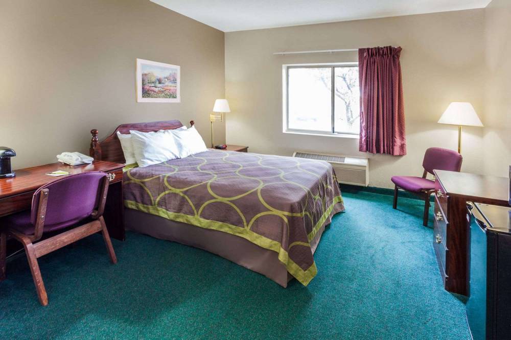 Super 8 By Wyndham Valparaiso 8