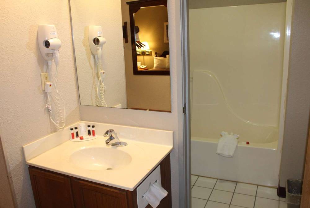 Super 8 By Wyndham Valparaiso 4