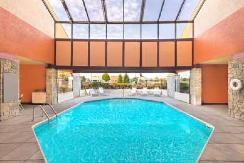 Super 8 By Wyndham Vandalia/Dayton International Airport 3