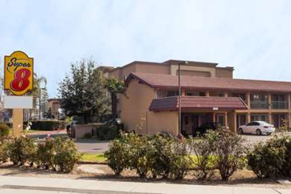 Super 8 By Wyndham Visalia