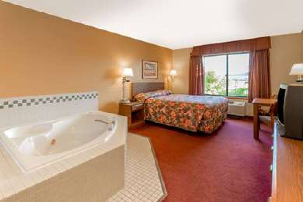 Super 8 By Wyndham Watertown Wi