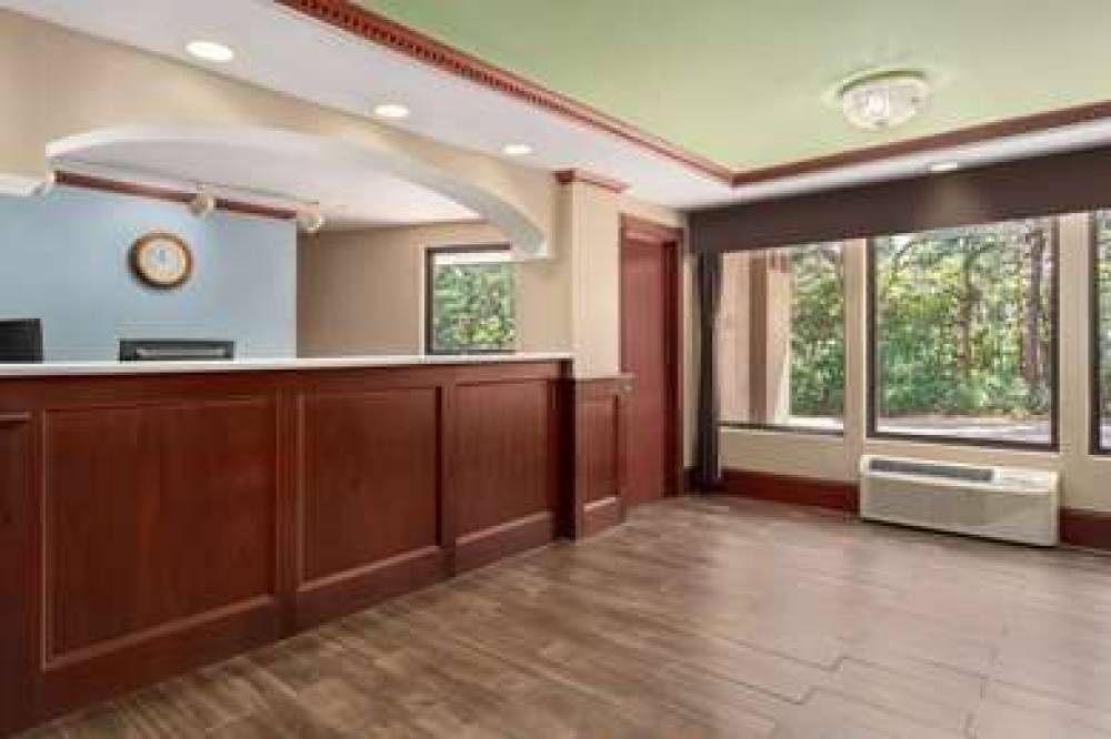 SUPER 8 BY WYNDHAM WEST GREENWICH/P 5
