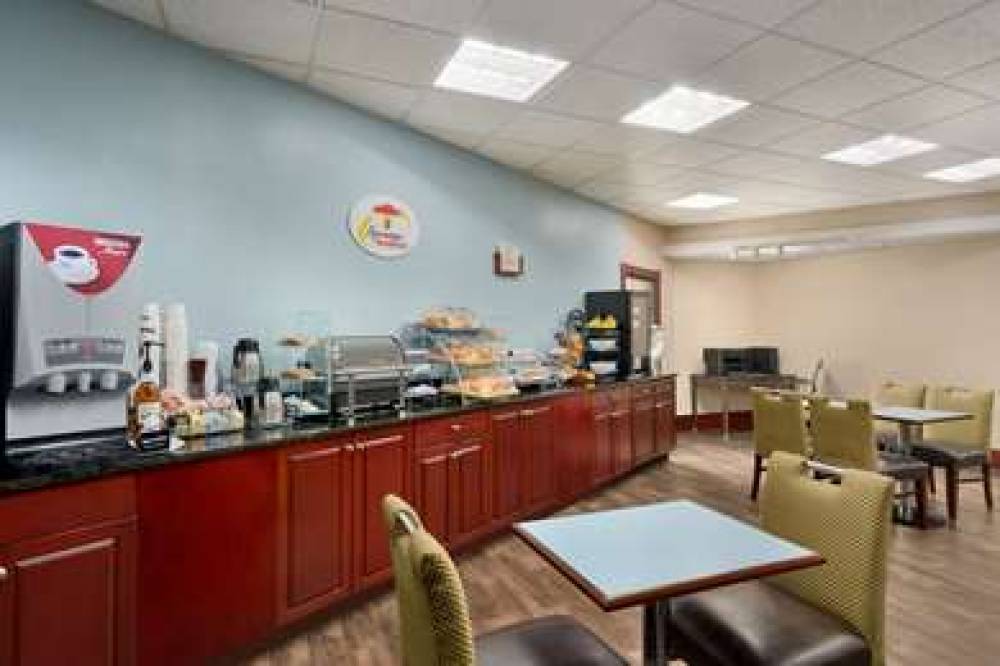 SUPER 8 BY WYNDHAM WEST GREENWICH/P 10