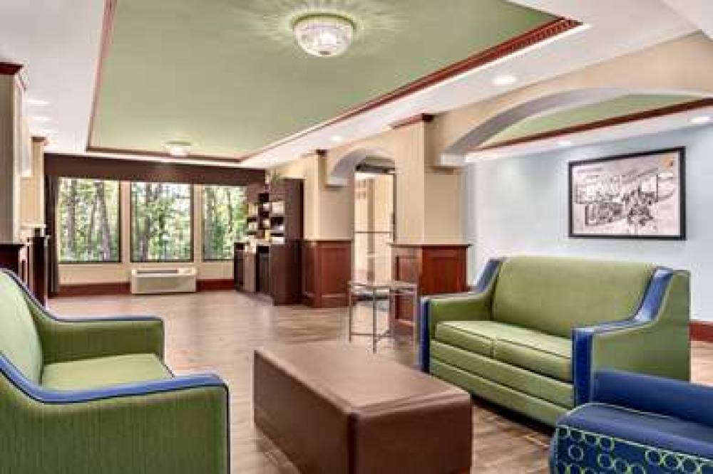 SUPER 8 BY WYNDHAM WEST GREENWICH/P 4