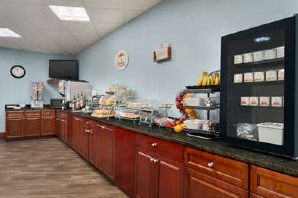 SUPER 8 BY WYNDHAM WEST GREENWICH/P 9