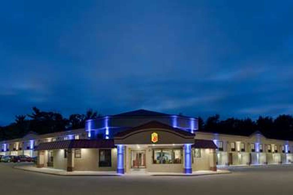 Super 8 By Wyndham West Greenwich/P