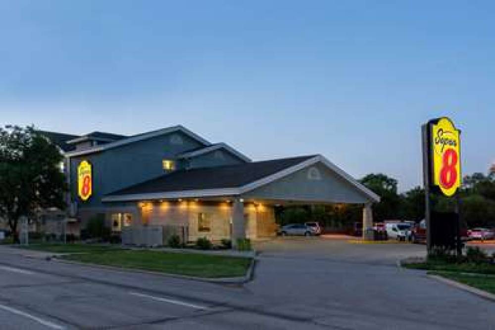 Super 8 By Wyndham Winnipeg West