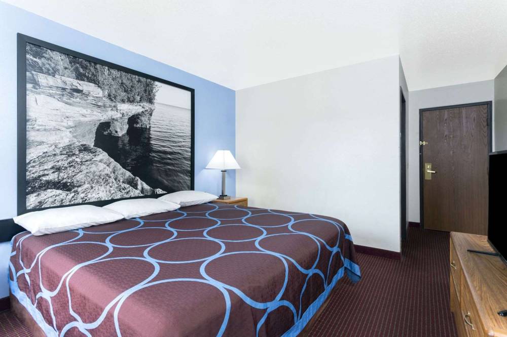 Super 8 By Wyndham Wisconsin Dells 7